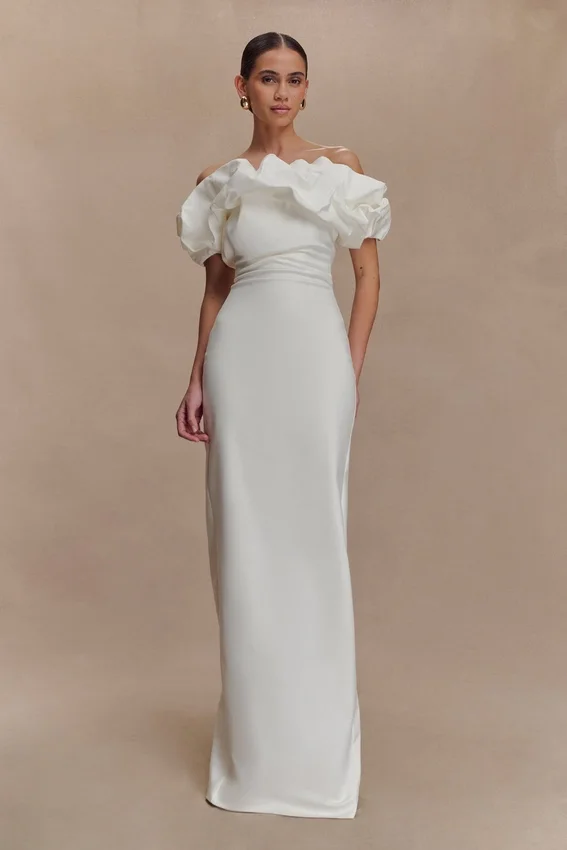 Sariya Sculptural Maxi Dress – White Sariya Sculptural Maxi Dress – White