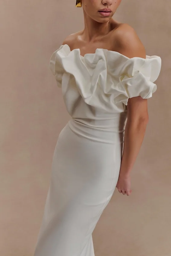 Sariya Sculptural Maxi Dress – White Sariya Sculptural Maxi Dress – White