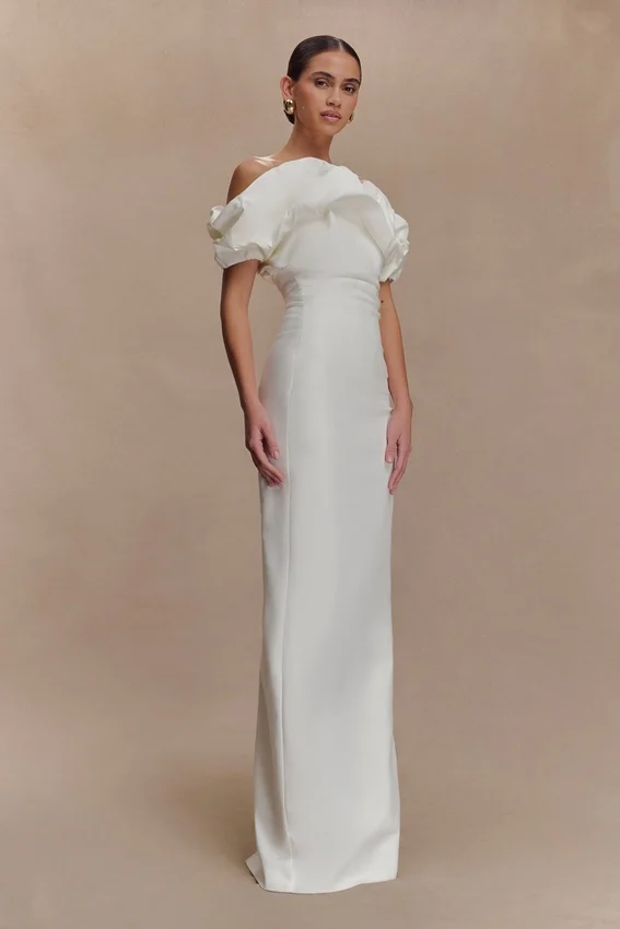 Sariya Sculptural Maxi Dress – White Sariya Sculptural Maxi Dress – White