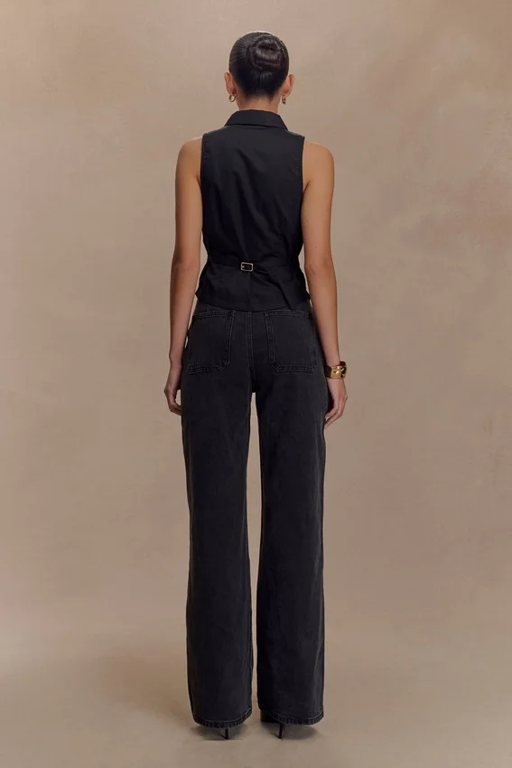 Selene Sleeveless Halter Shirt – Black Selene Sleeveless Halter Shirt – Black